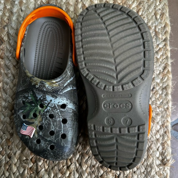 CROCS x Luke Combs RealTree Camouflage with Orange Straps - Picture 3 of 3